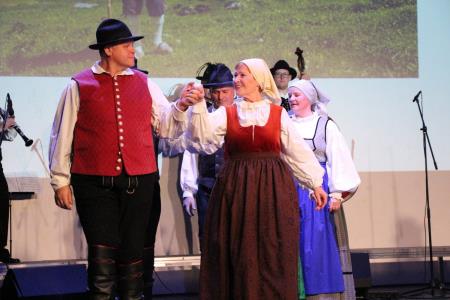 Ples in glasba izpod kamniških planin v izvedbi Folklorne skupine Kamnik in njihovih prijateljev  (22)